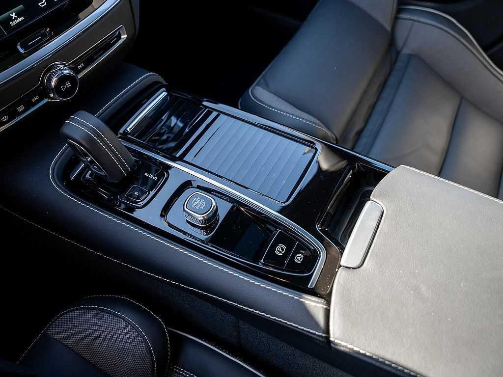Volvo  T6 AWD Recharge R-Design