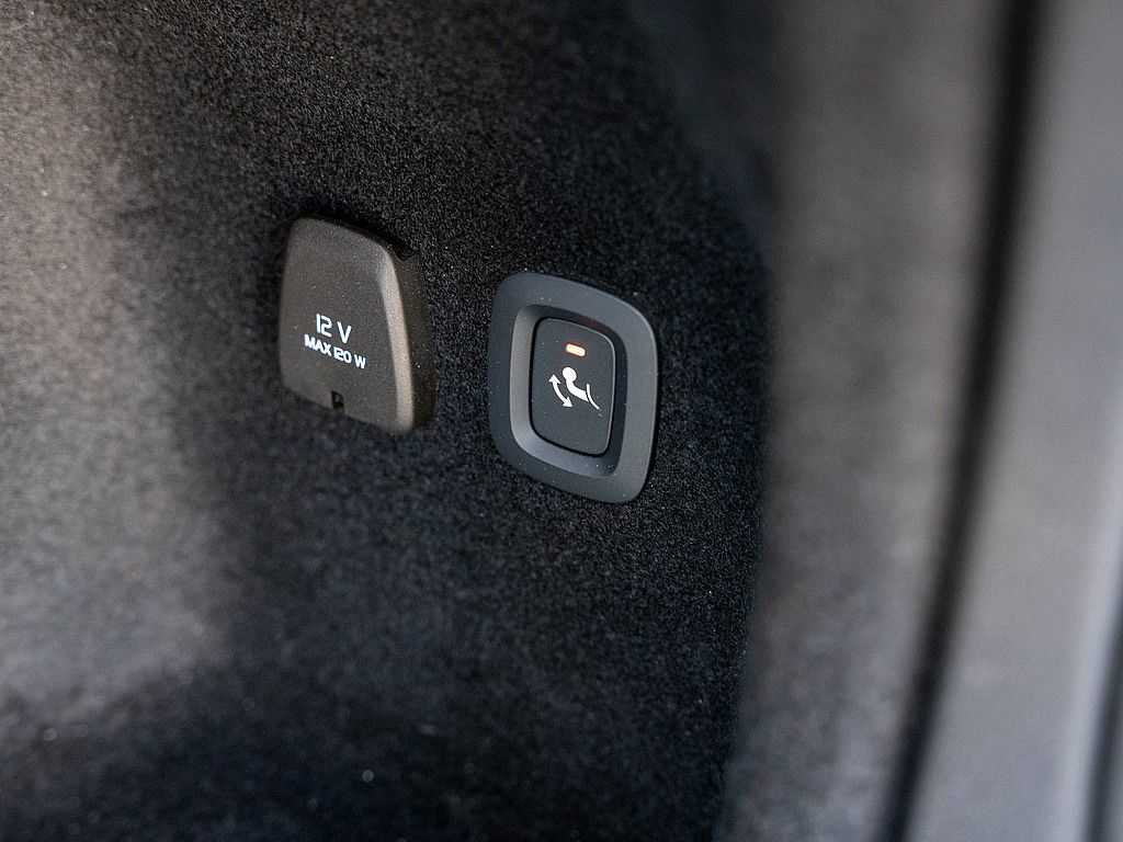 Volvo  T6 AWD Recharge R-Design