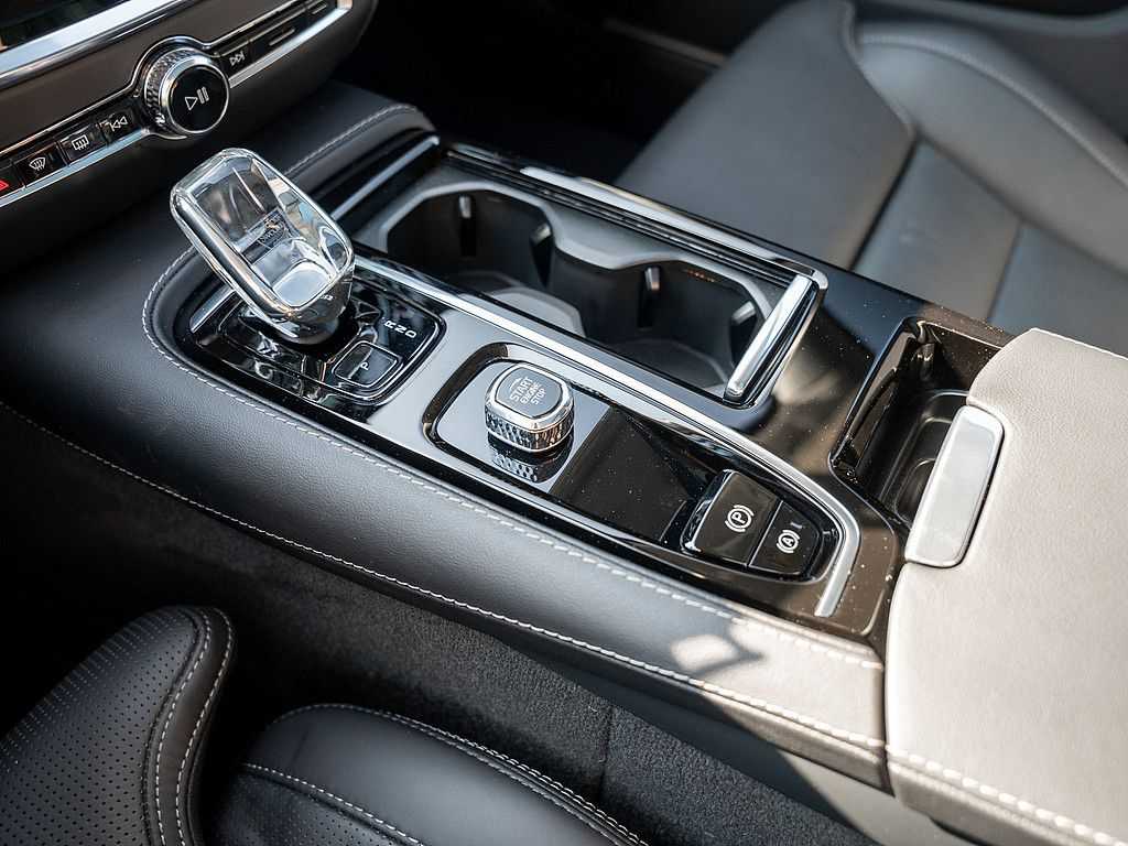 Volvo  T8 AWD Ultimate Dark