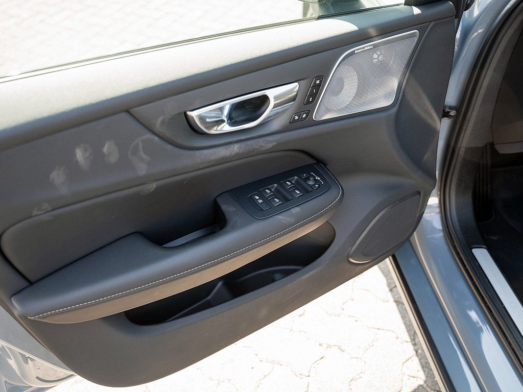 Volvo  T8 AWD Ultimate Dark