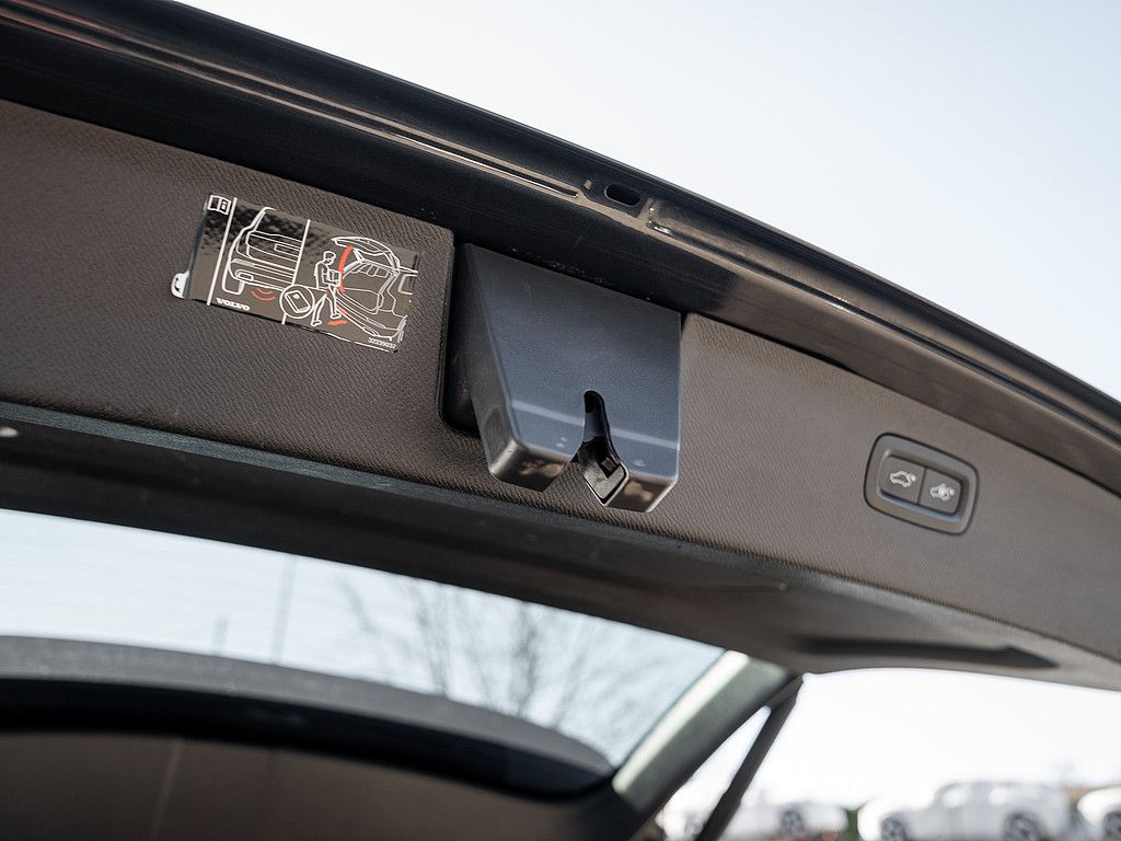 Volvo  Recharge T8 AWD R-Design Edition