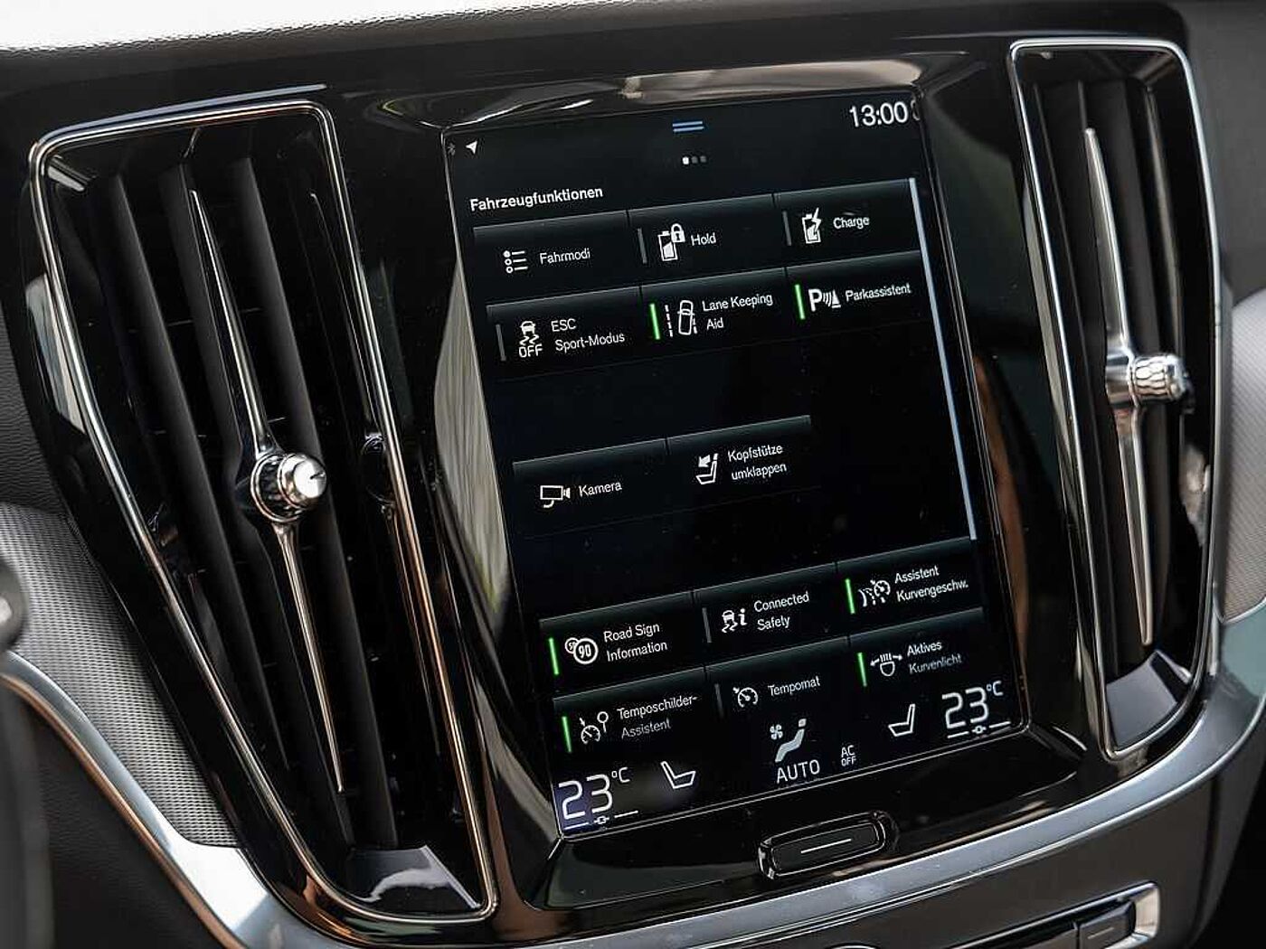 Volvo  T6 Plus Dark Recharge