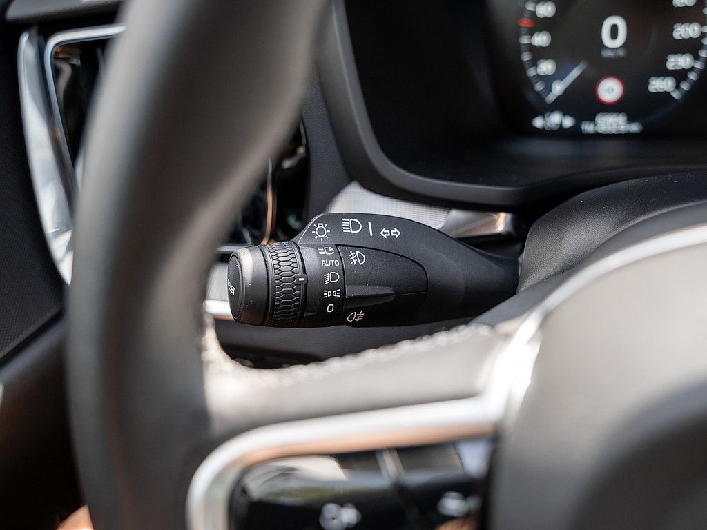 Volvo  T6 Plus Dark Recharge
