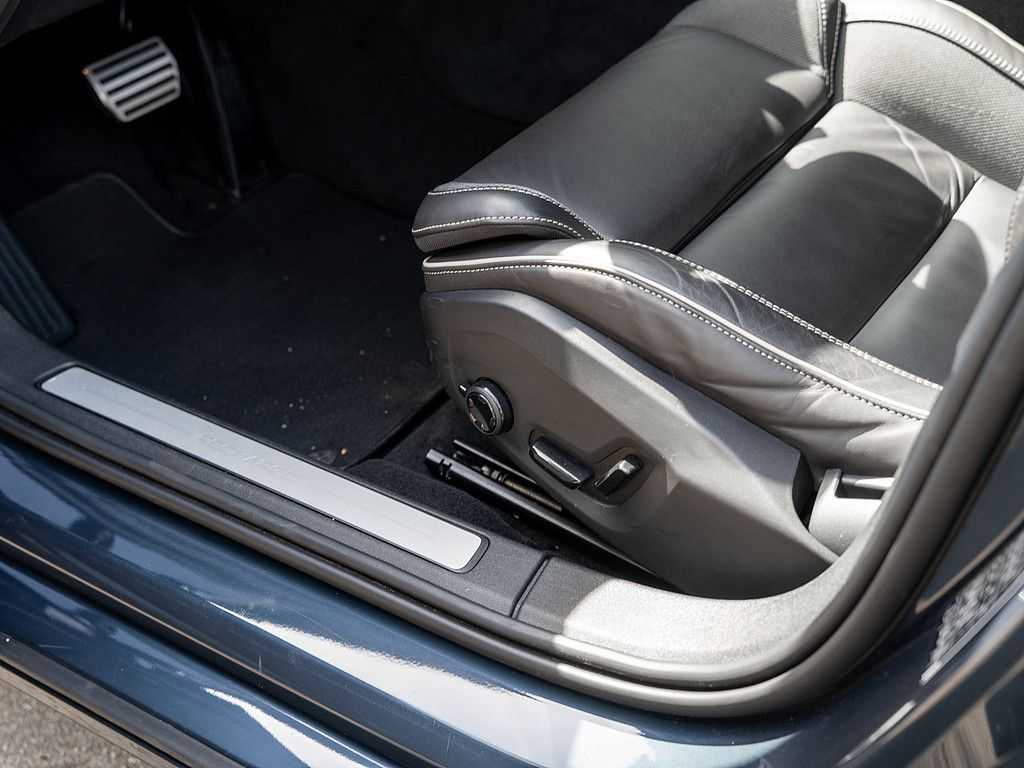 Volvo  T6 Plus Dark Recharge