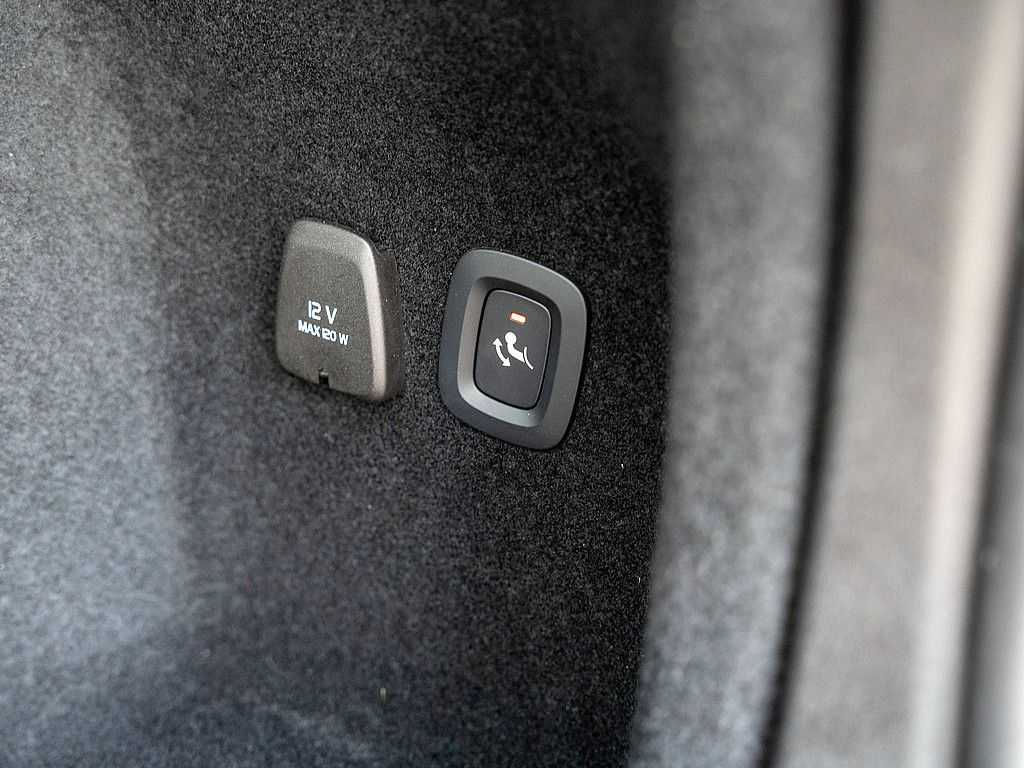 Volvo  T6 Plus Dark Recharge