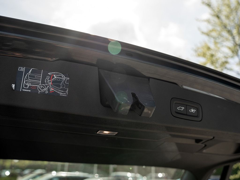 Volvo  T6 Plus Dark Recharge
