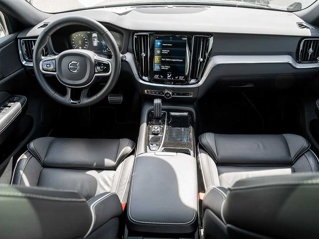 Volvo  T6 Plus Dark Recharge