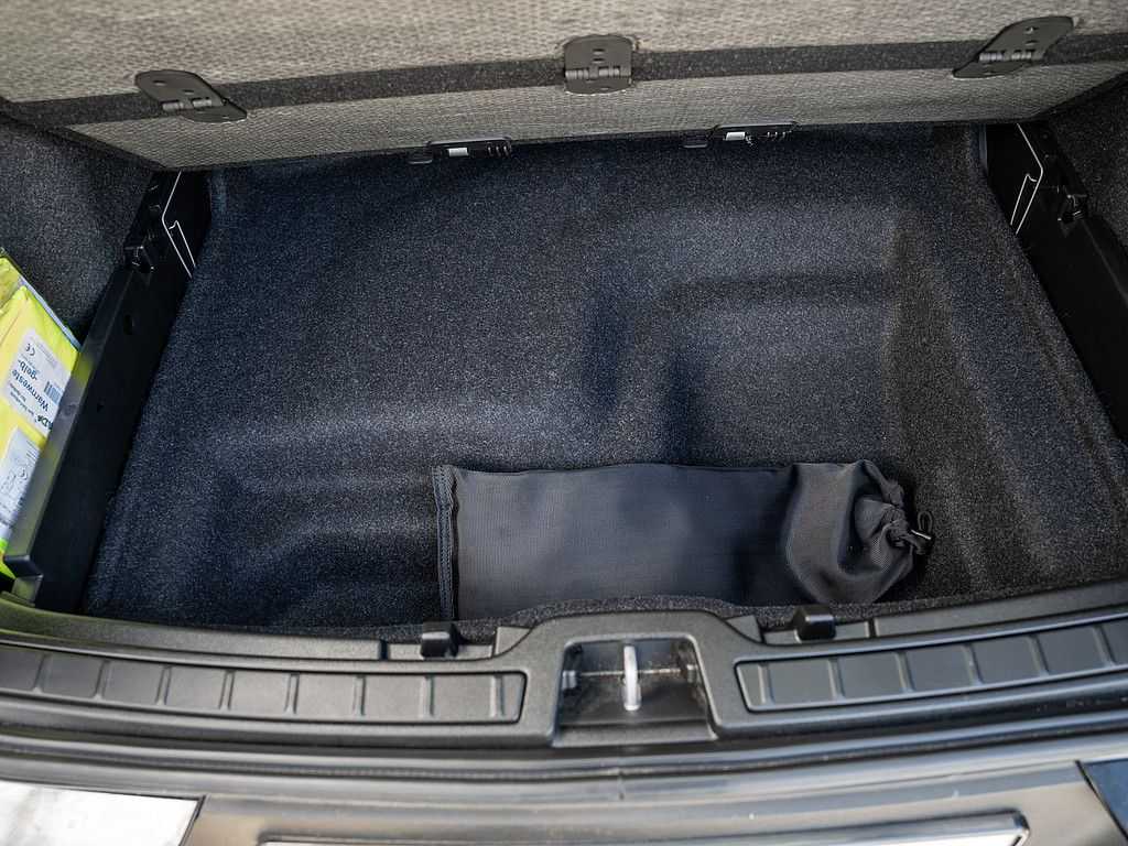 Volvo  Core Recharge Pure Electric 2WD