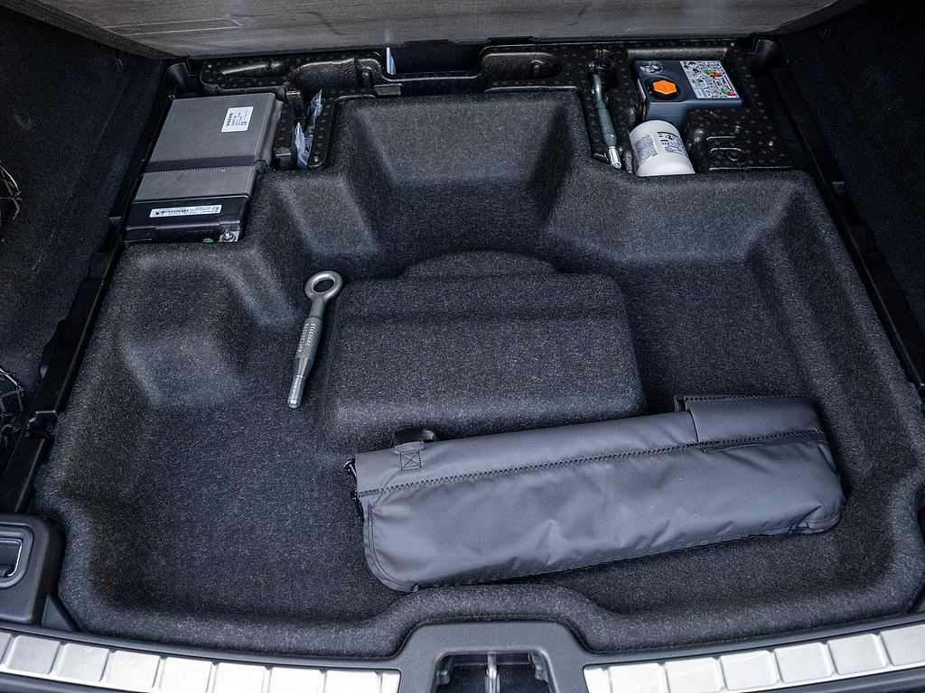 Volvo  B4 Momentum Pro
