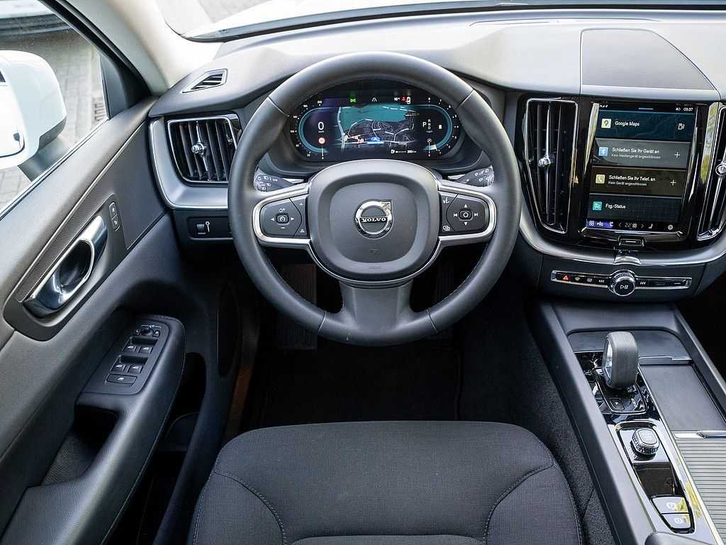 Volvo  B4 Momentum Pro