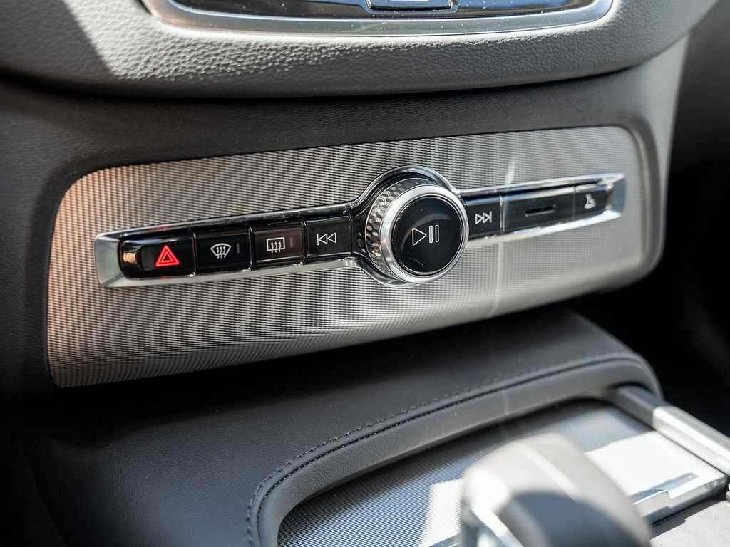 Volvo  T8 AWD Plus Dark