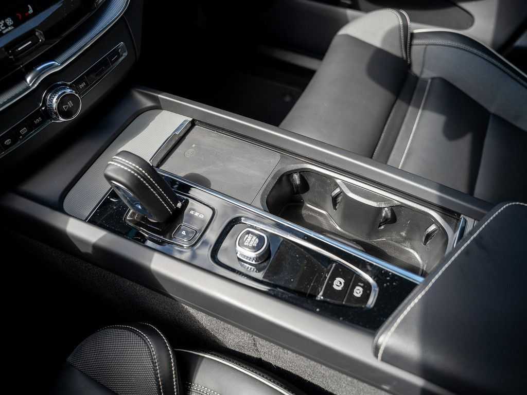 Volvo  T6 AWD Recharge R-Design