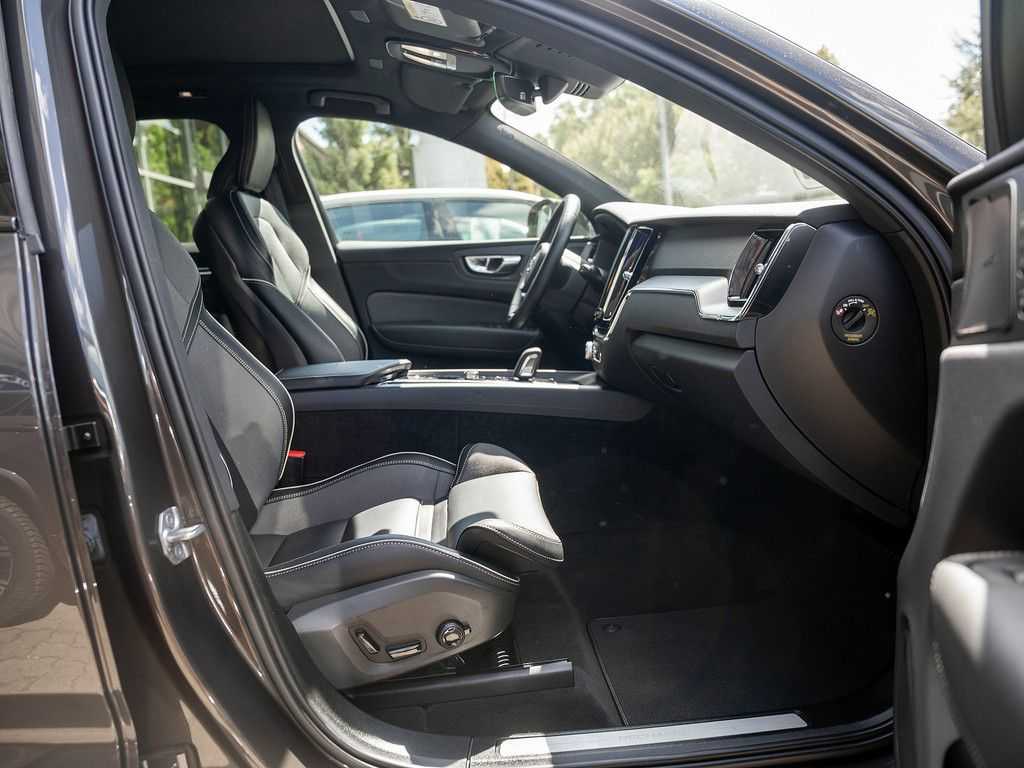 Volvo  T6 AWD Recharge R-Design
