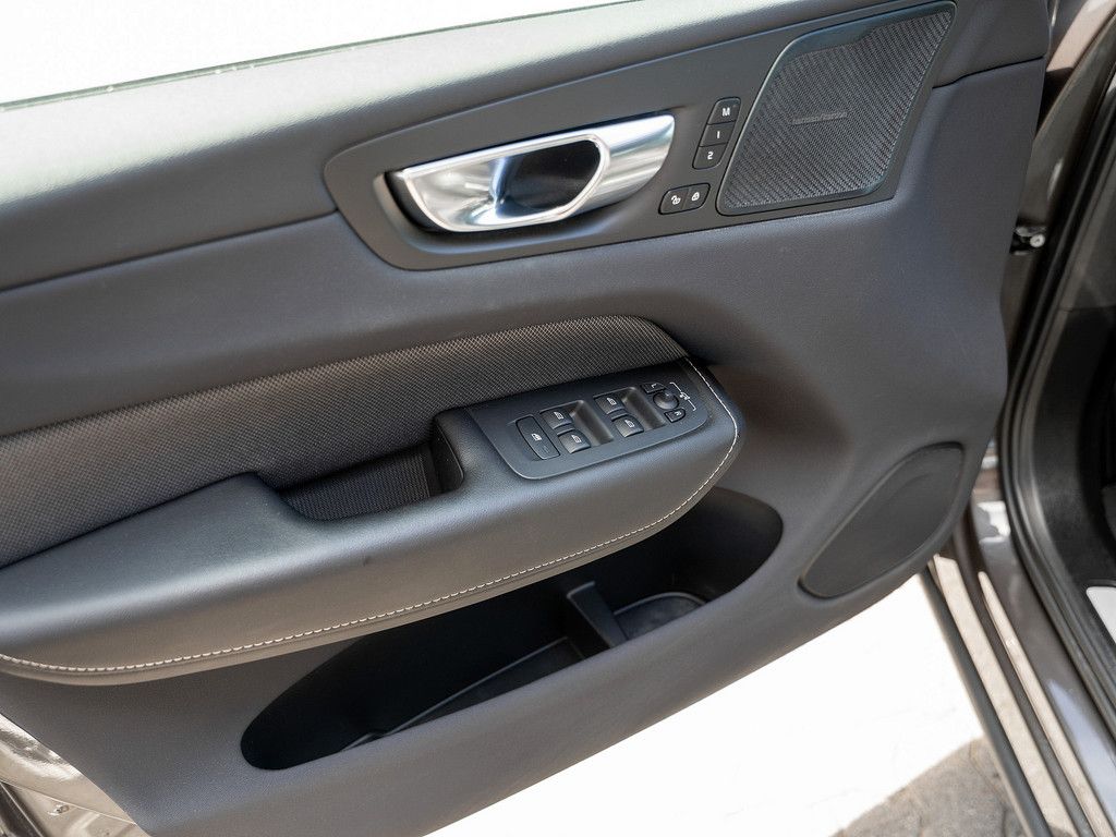 Volvo  T6 AWD Recharge R-Design