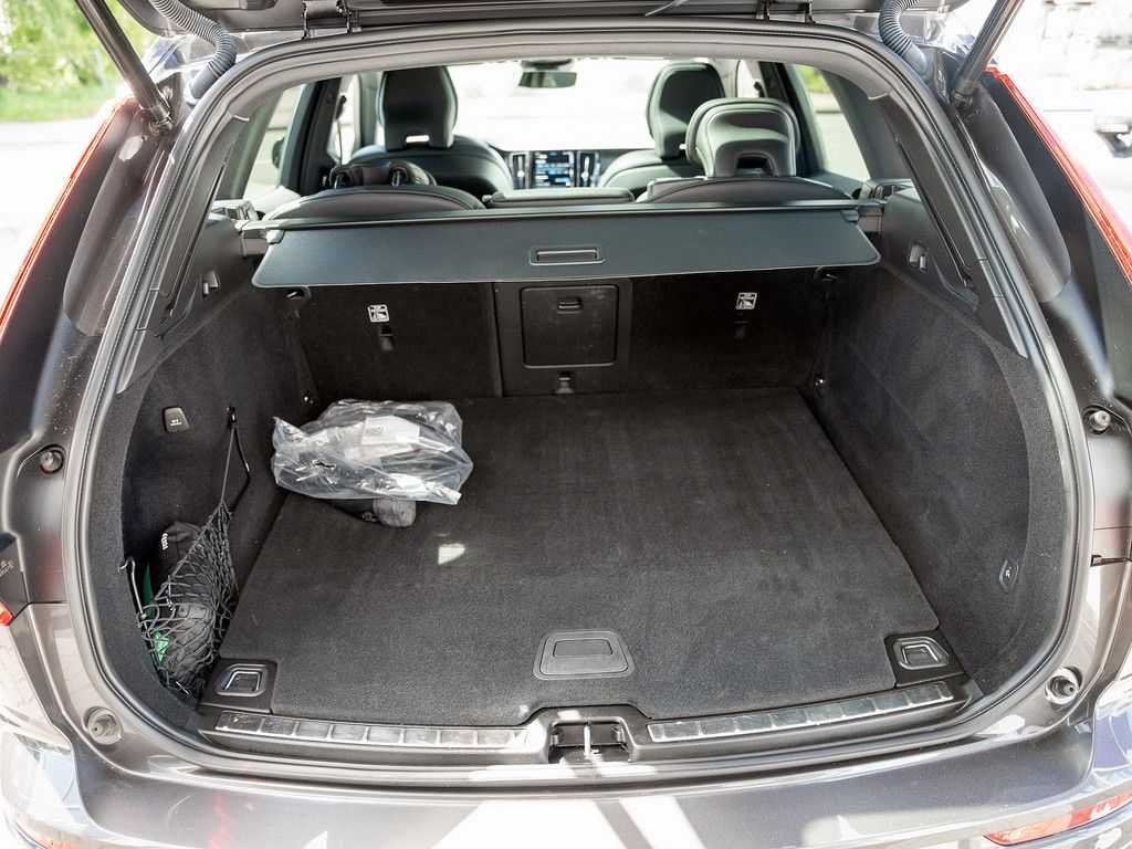 Volvo  T6 AWD Recharge R-Design