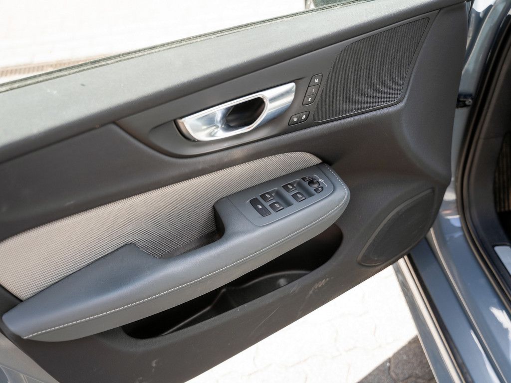Volvo  T8 Plus Dark Recharge