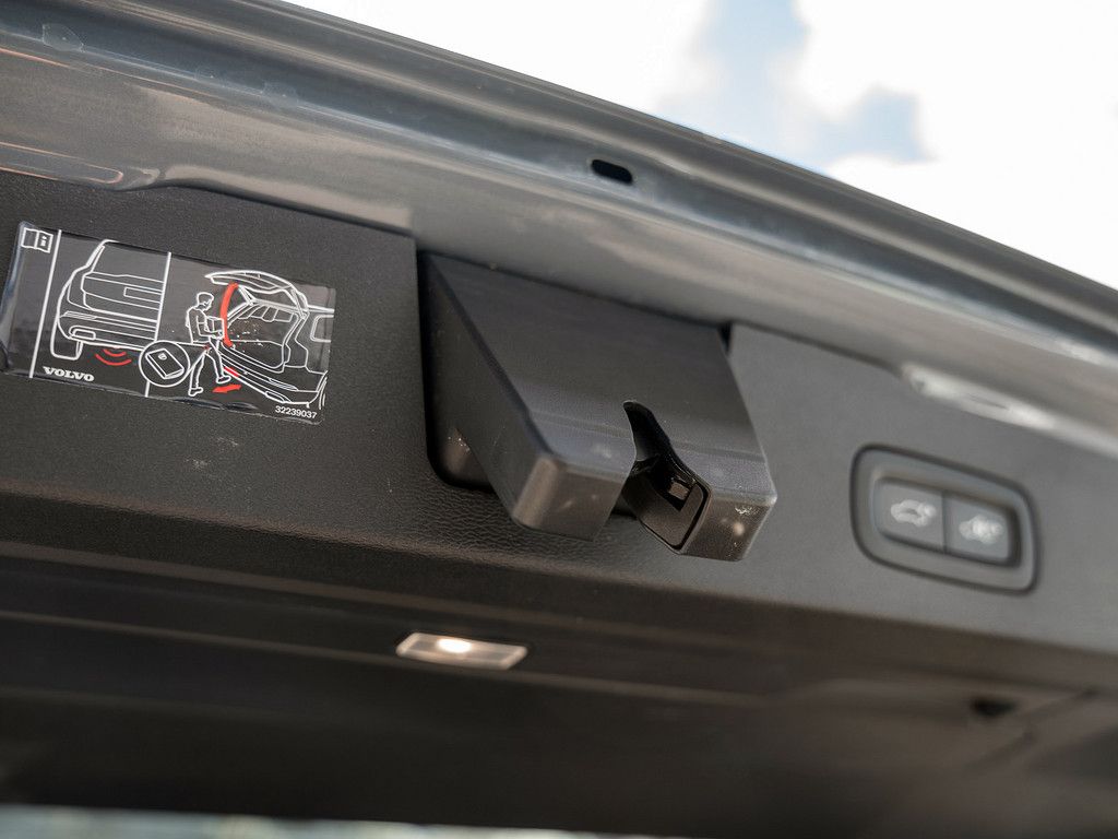 Volvo  T8 Plus Dark Recharge