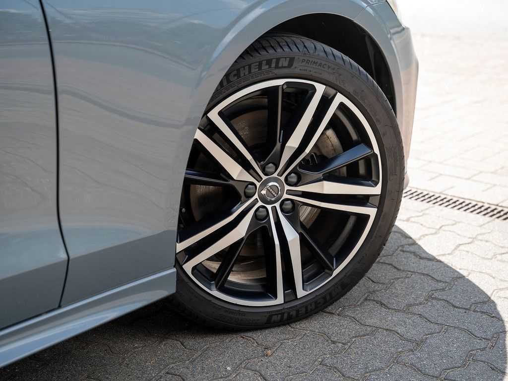Volvo  T8 Plus Dark Recharge