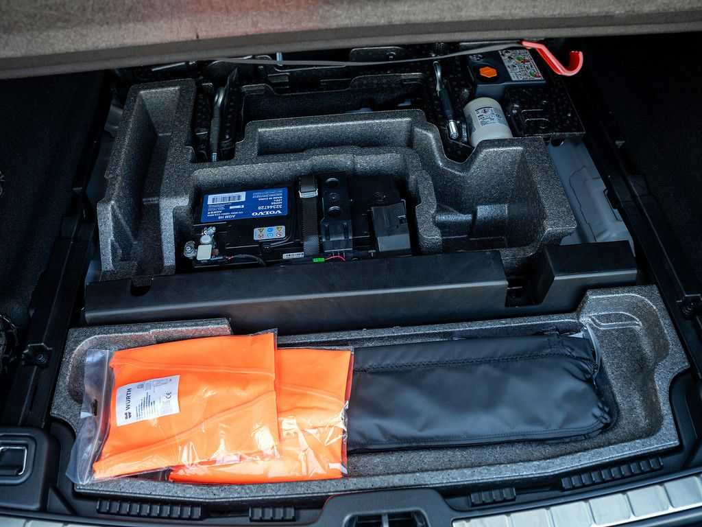 Volvo  T6 AWD Recharge Plus Dark