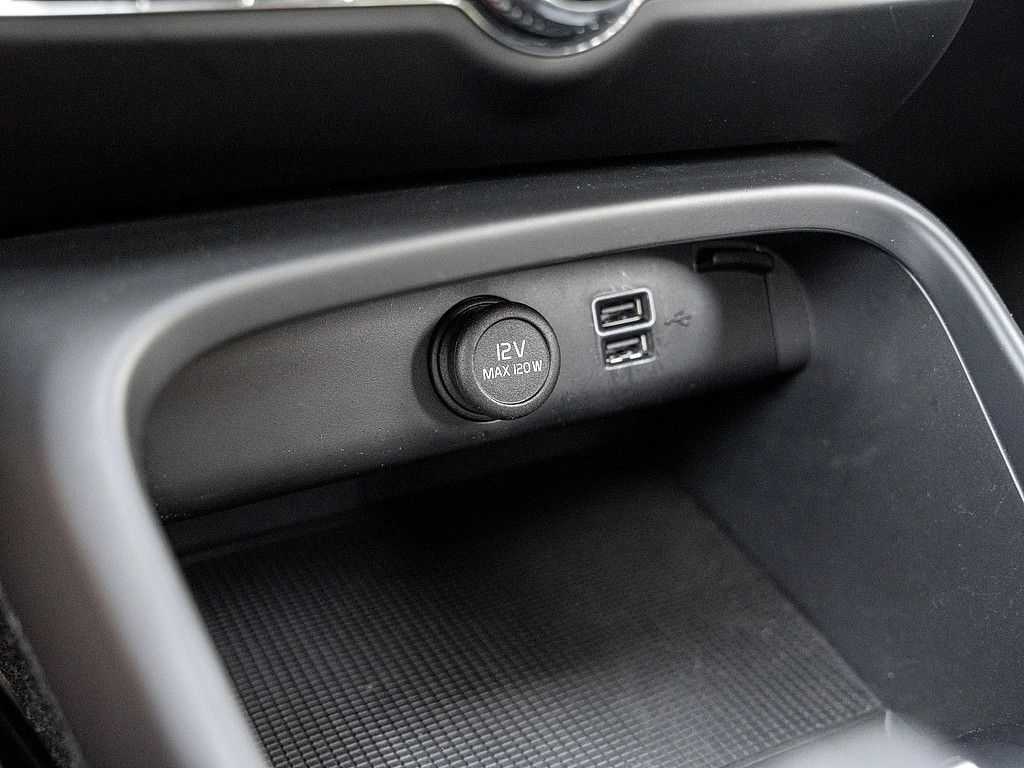 Volvo  T4 Inscription Expression Recharge- NUR GEW