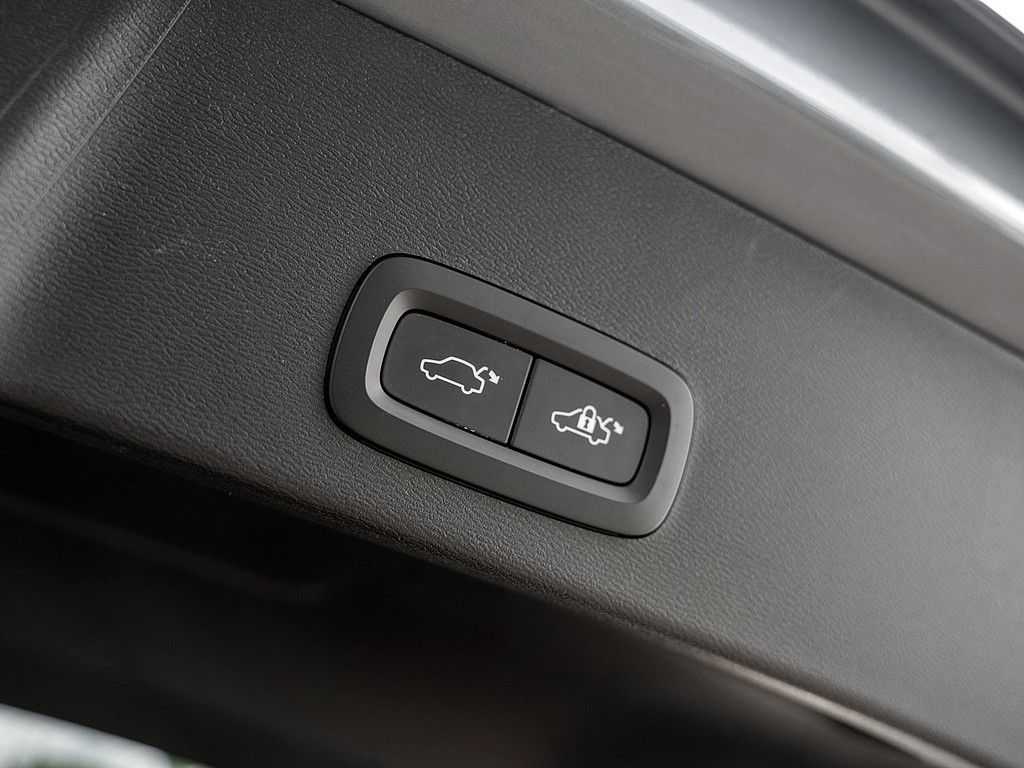 Volvo  T5 Ultimate Dark Recharge Plug-In Hybrid 2W