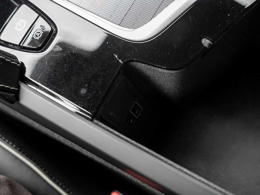 Volvo  T8 AWD R Design Edition LED 360° 7-SITZER