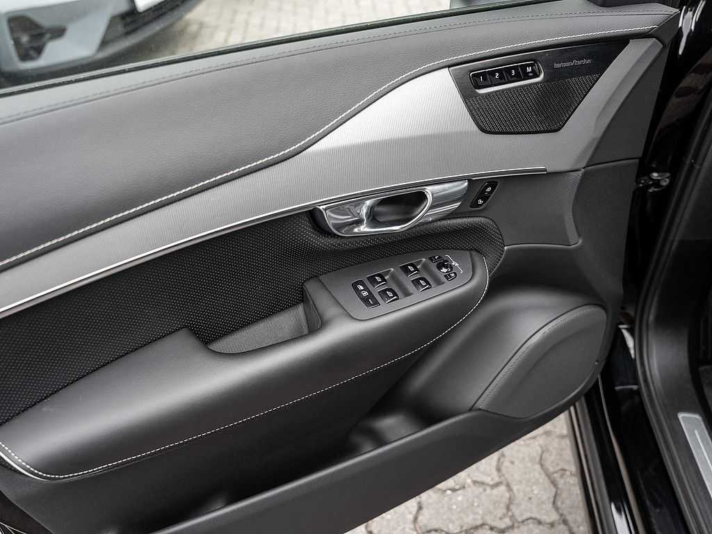 Volvo  T8 AWD R Design Edition LED 360° 7-SITZER