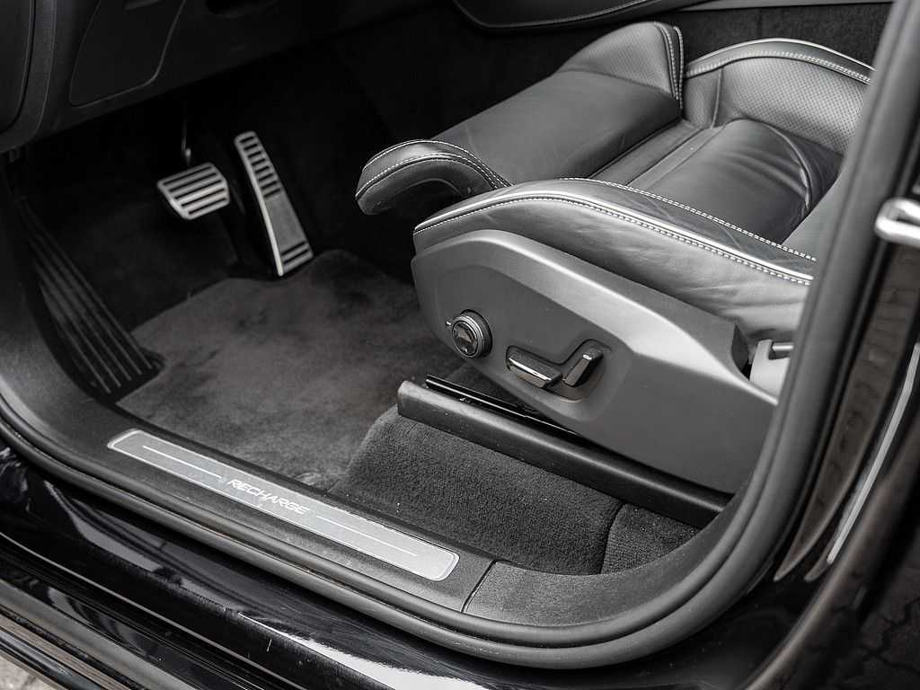 Volvo  T8 AWD R Design Edition LED 360° 7-SITZER