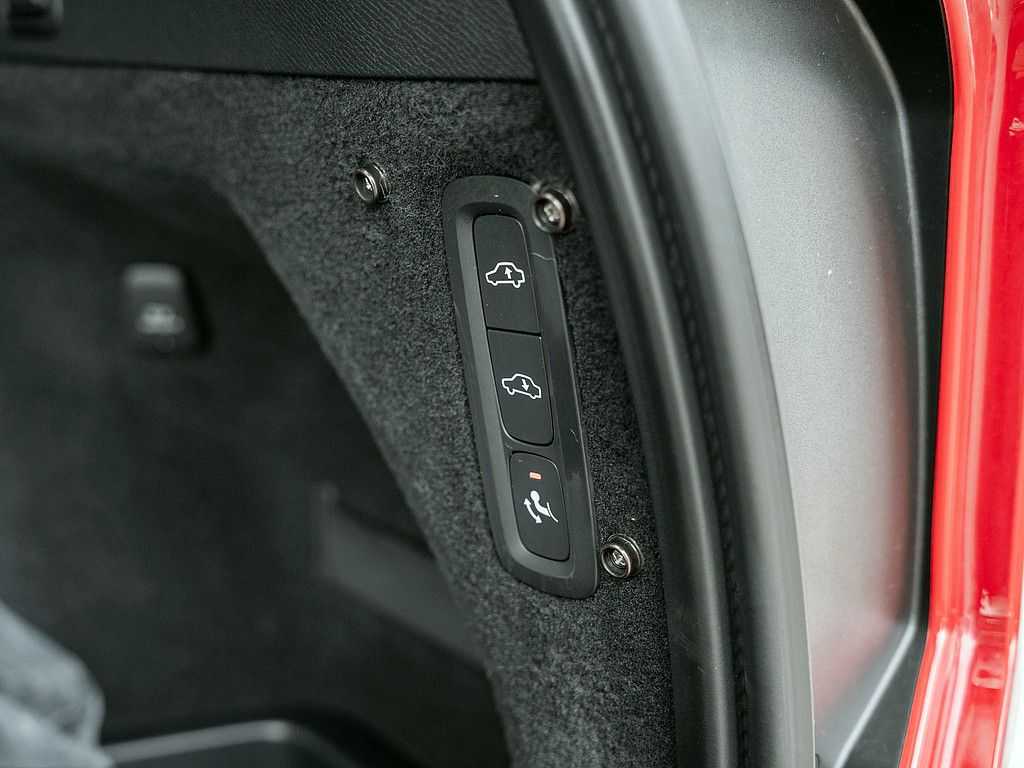 Volvo  T8 AWD R Design Edition LED 360° 7-SITZER