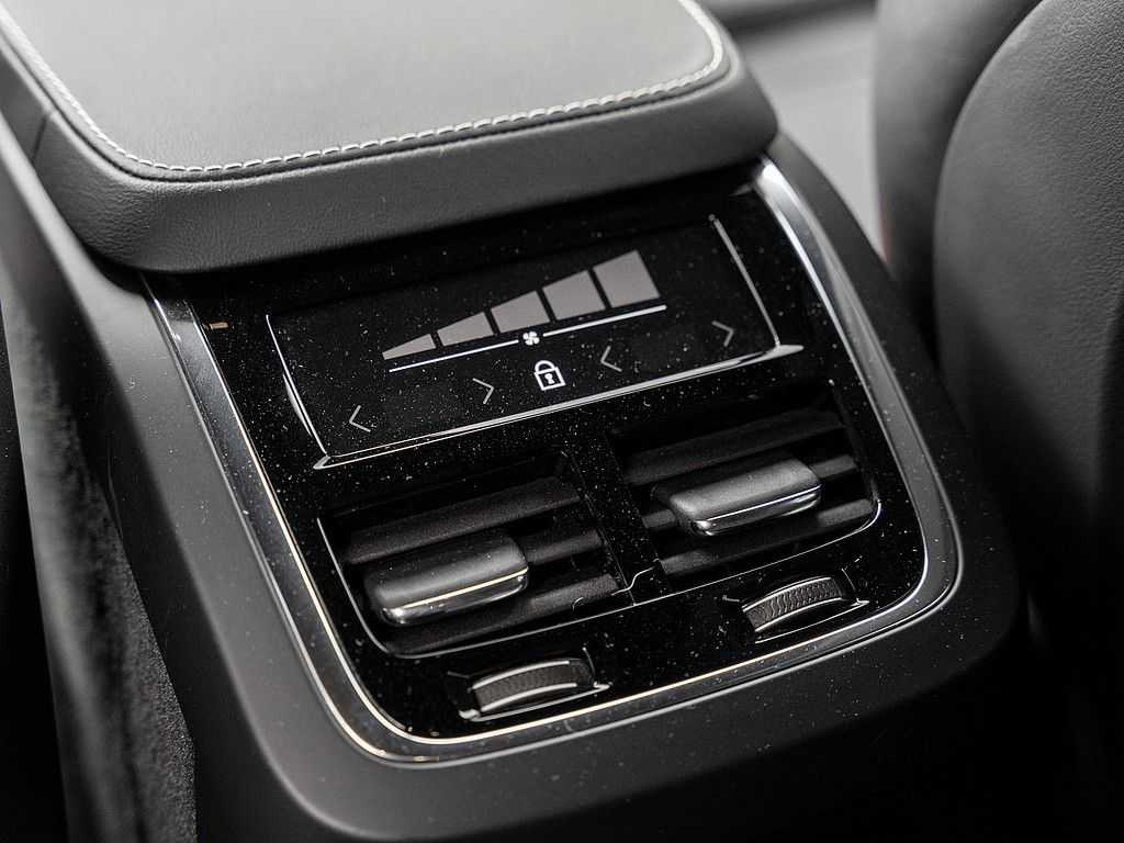 Volvo  T8 AWD R Design Edition LED 360° 7-SITZER