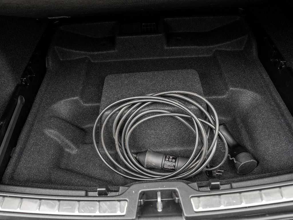 Volvo  T5 R-Design Recharge