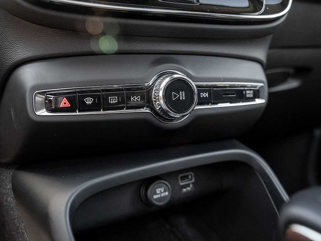 Volvo  T2 Momentum KAMERA H/K NAVI W-LAN LED PANO