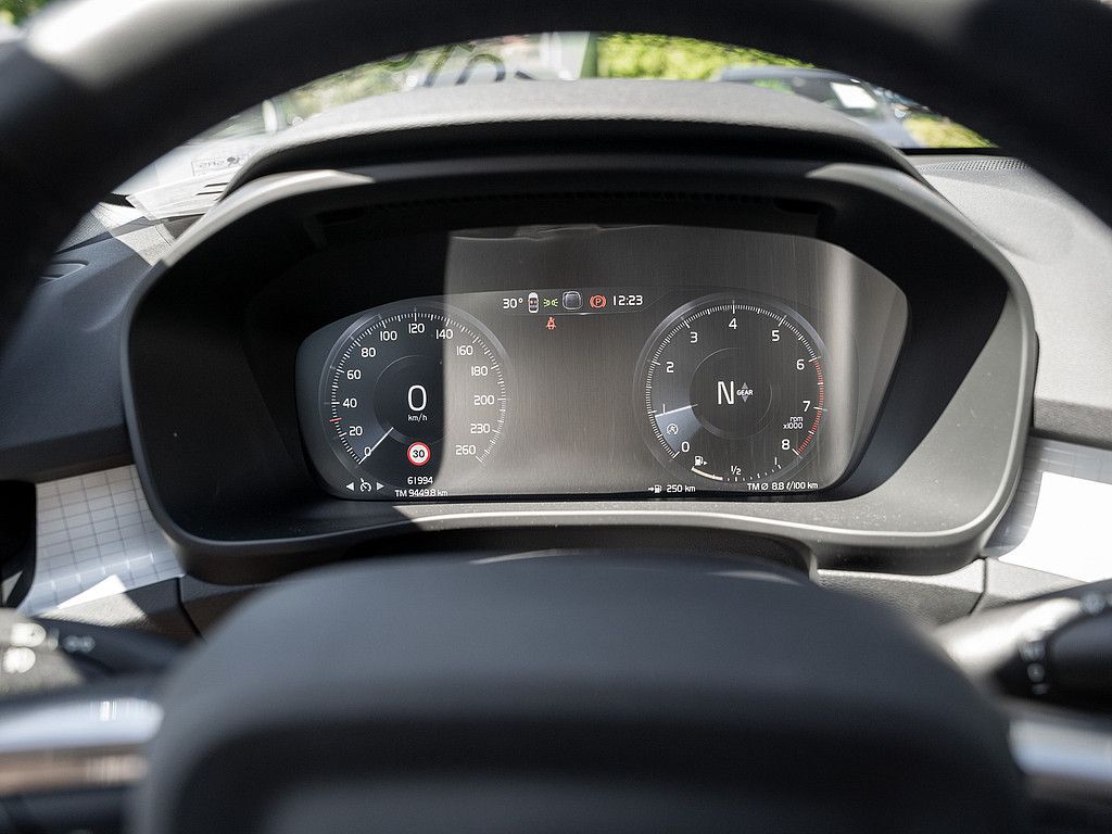 Volvo  T2 Momentum KAMERA H/K NAVI W-LAN LED PANO