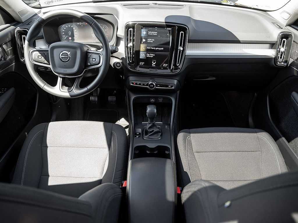 Volvo  T2 Momentum KAMERA H/K NAVI W-LAN LED PANO