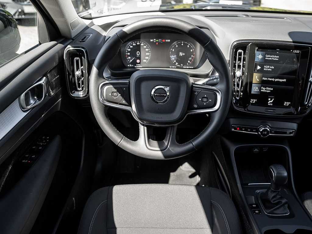 Volvo  T2 Momentum KAMERA H/K NAVI W-LAN LED PANO