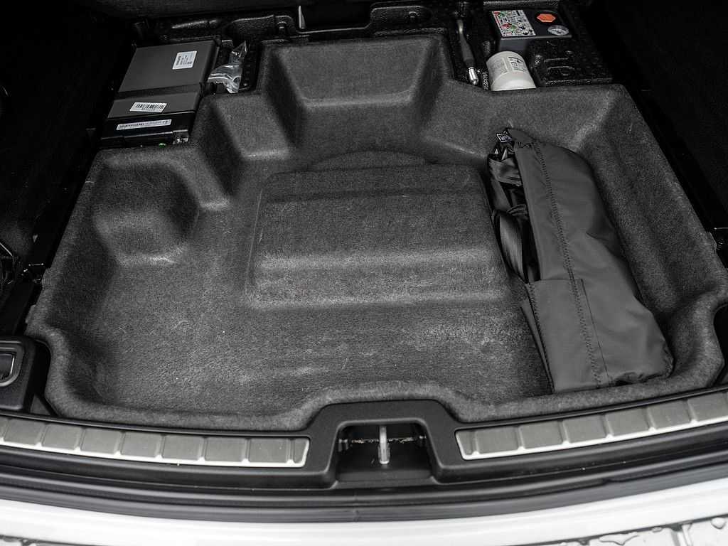 Volvo  B4 Momentum Pro AWD