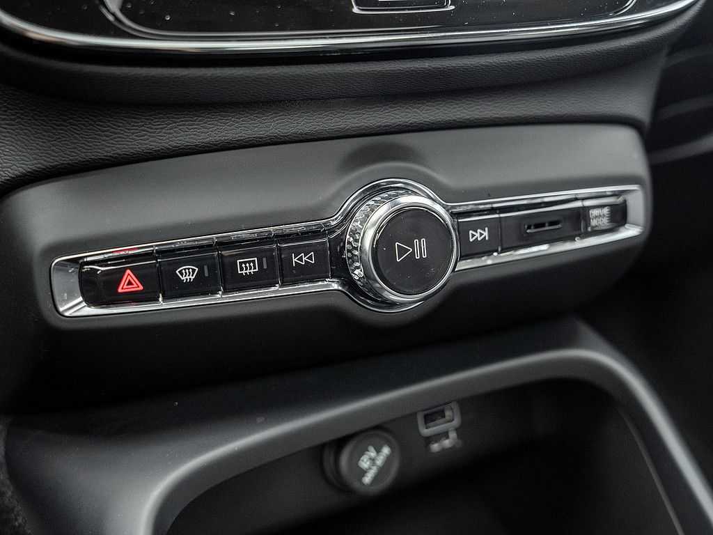 Volvo  T4 Inscription Expression Recharge LED PANO