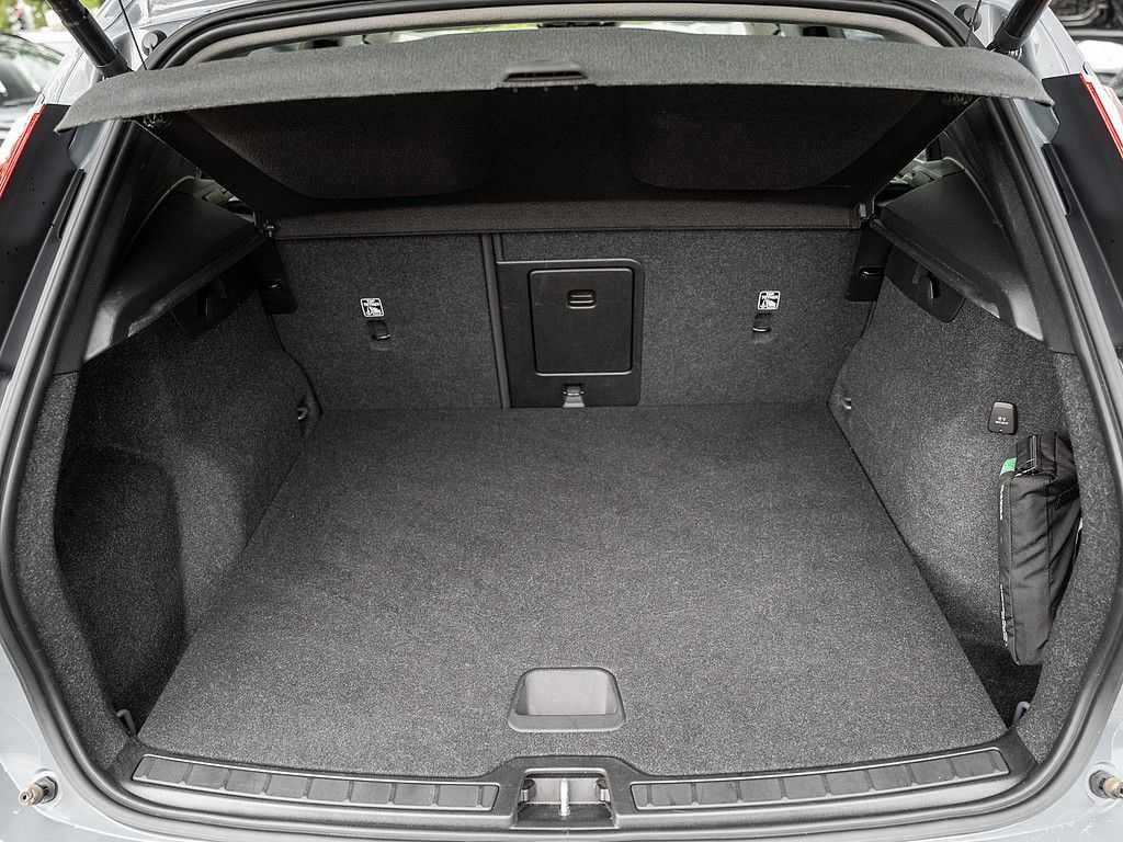 Volvo  T4 Inscription Expression Recharge LED PANO