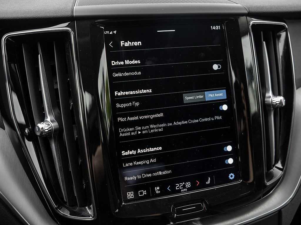 Volvo  B4 Momentum Pro NAVI W-LAN FACEL. LED 360°