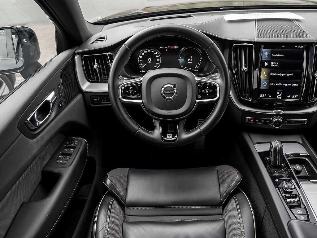 Volvo  T8 AWD R-Design W-LAN HUD STANDHZ LED PANO