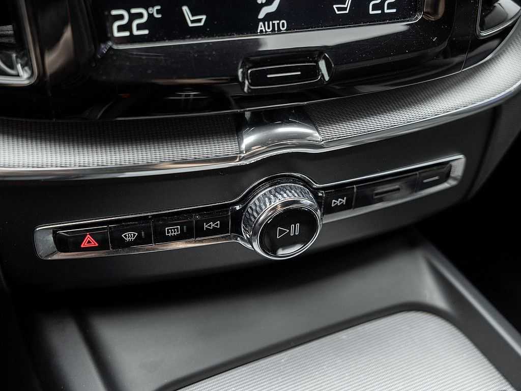 Volvo  T8 AWD R-Design W-LAN HUD STANDHZ LED PANO