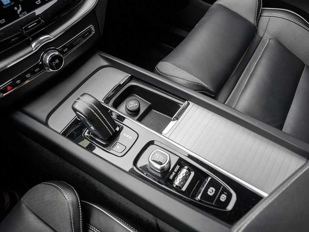 Volvo  T8 AWD R-Design W-LAN HUD STANDHZ LED PANO