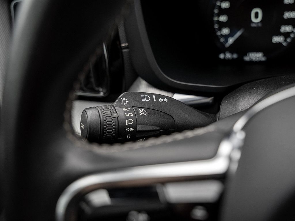 Volvo  T8 AWD R-Design W-LAN HUD STANDHZ LED PANO