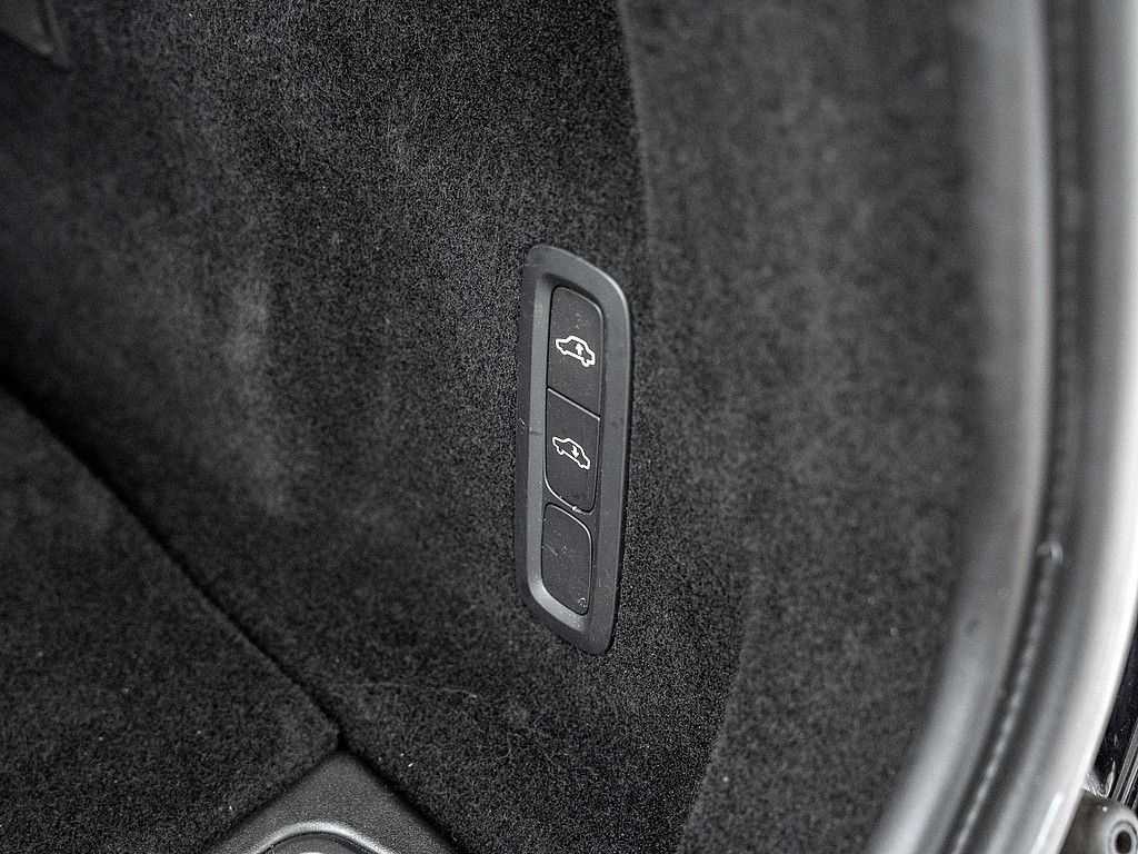 Volvo  T8 AWD R-Design W-LAN HUD STANDHZ LED PANO