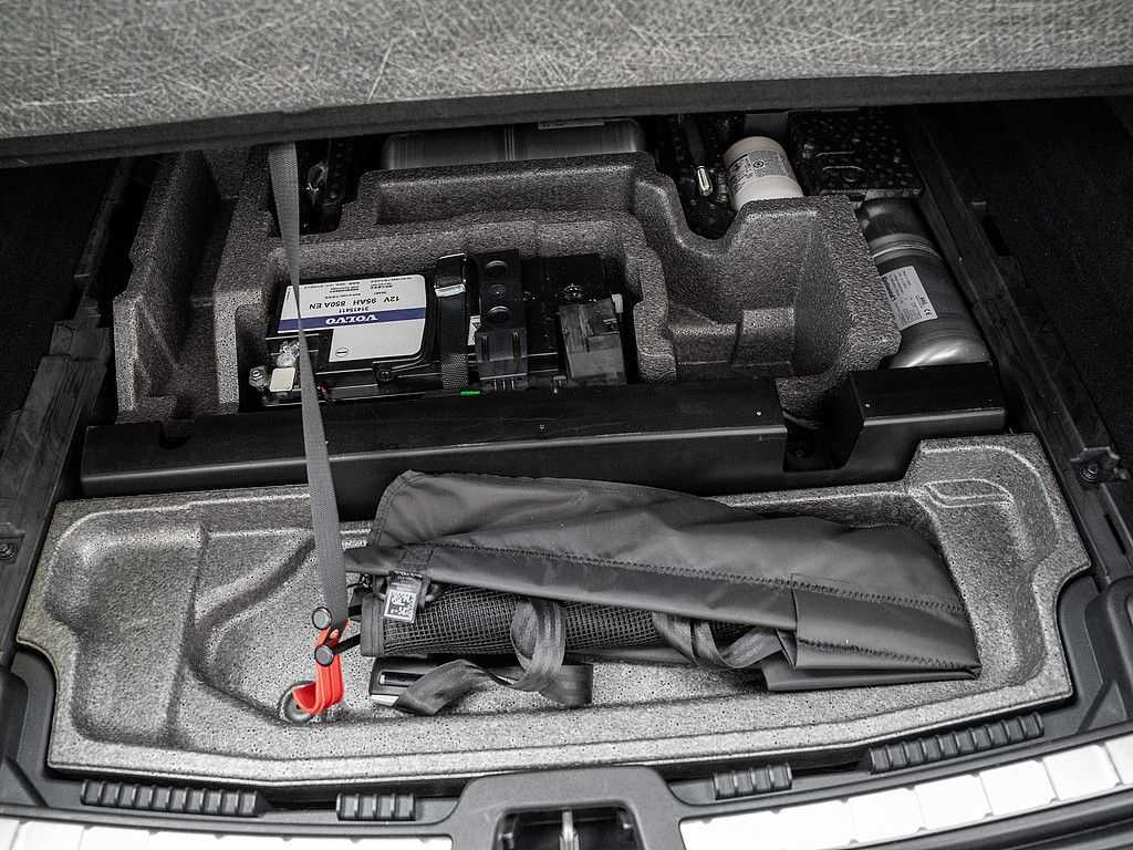 Volvo  T8 AWD R-Design W-LAN HUD STANDHZ LED PANO
