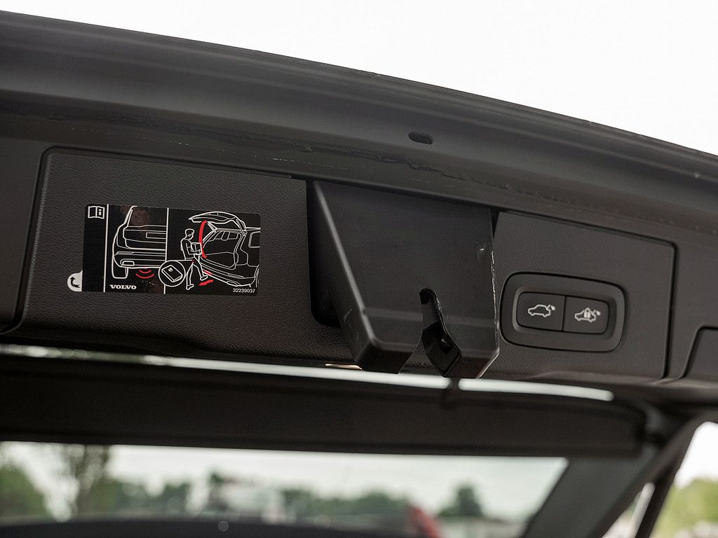 Volvo  T8 AWD R-Design W-LAN HUD STANDHZ LED PANO