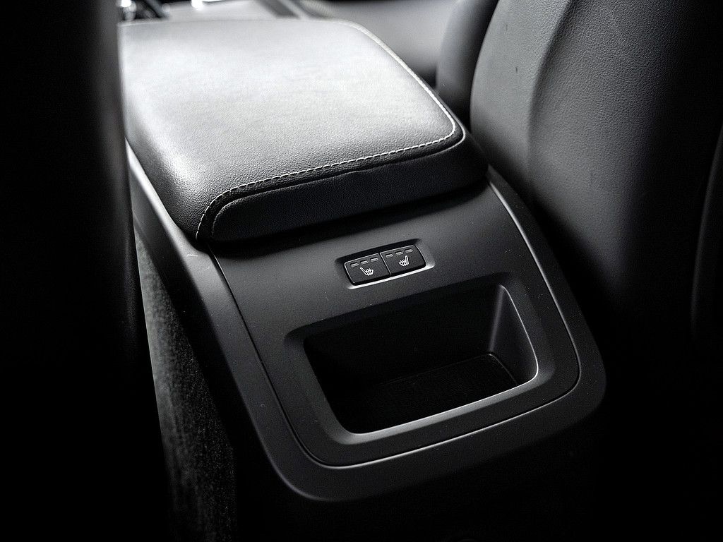 Volvo  T8 AWD R-Design W-LAN HUD STANDHZ LED PANO
