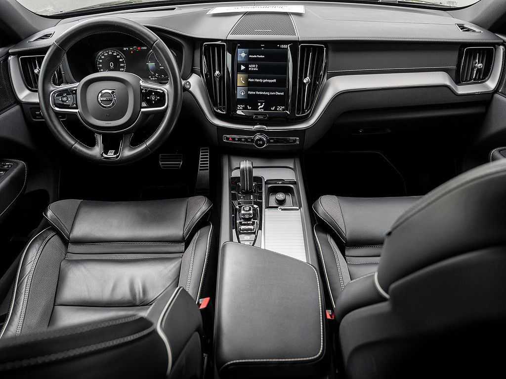 Volvo  T8 AWD R-Design W-LAN HUD STANDHZ LED PANO