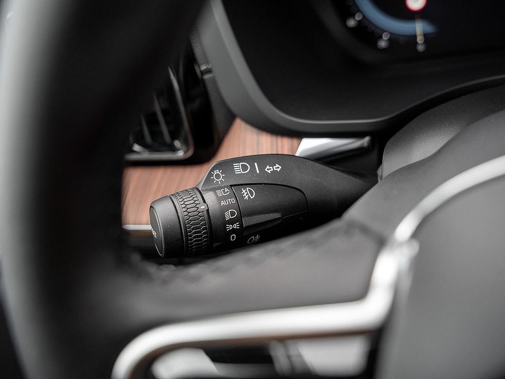 Volvo  T8 AWD Ultra Dark