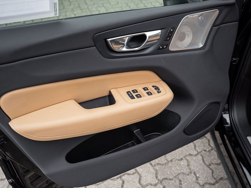 Volvo  T8 AWD Ultra Dark